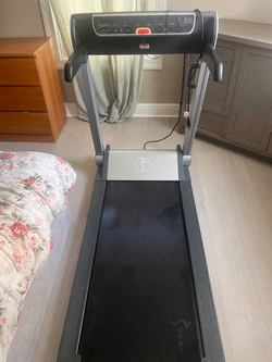2021 Sunny Fitness SF-T7718 Treadmill Excellent Condition - Union City, NJ