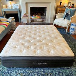 King Helix Lux Midnight only months old 70 % off retail I can deliver  Retail $2,889 Your price $650