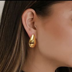 Glossy Stud earrings 18k Gold Plated