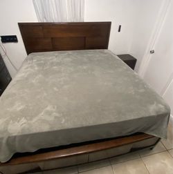 King bed with 1 nightstand