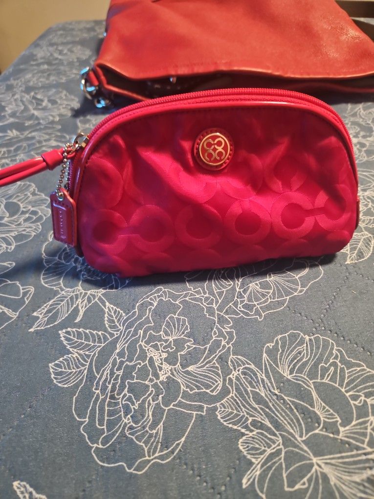 Coach Makeup Bag Dark Fushia 10$