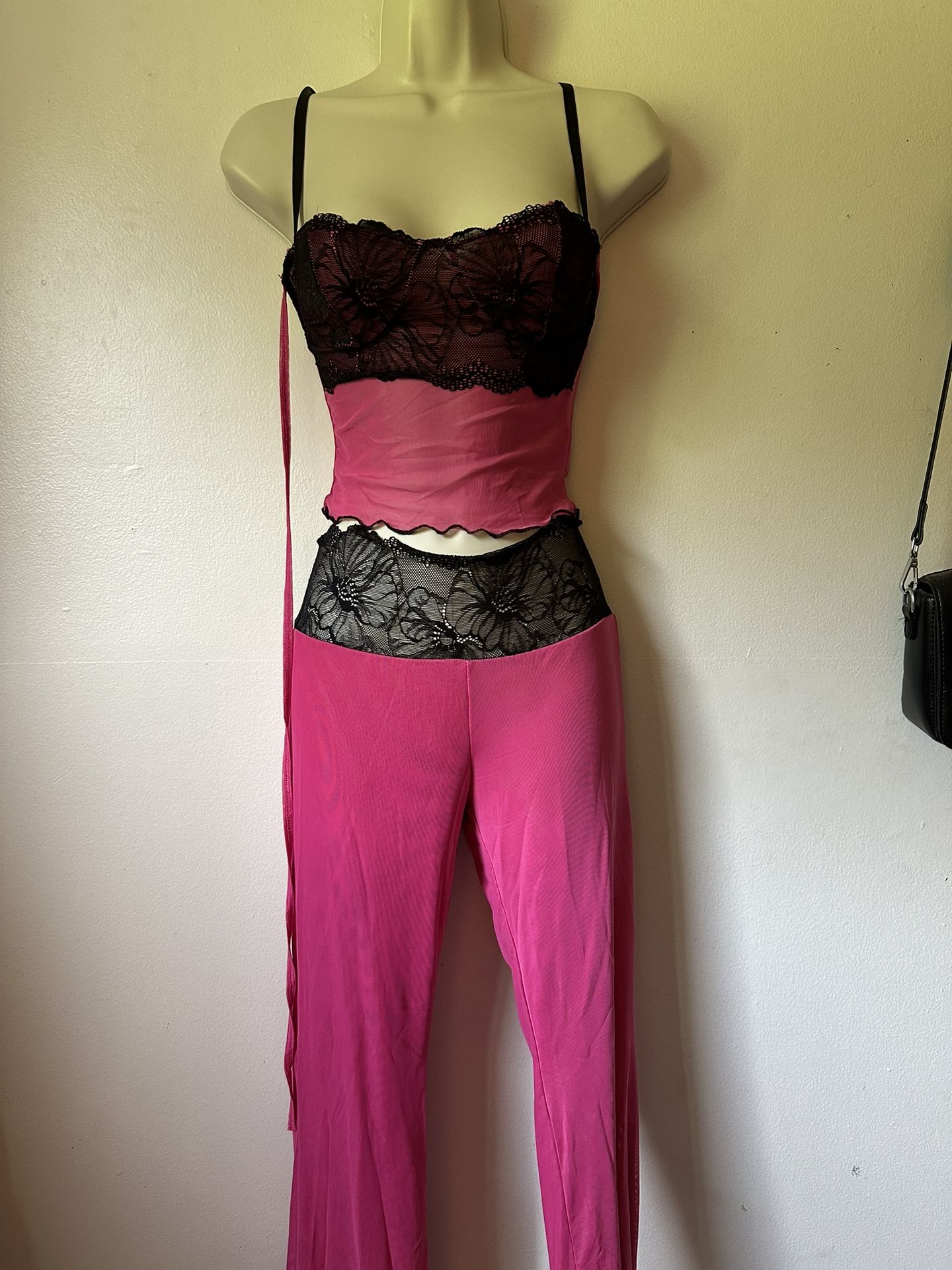 Elegant Pink and Black Women's Lingerie Set