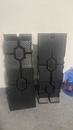 Car ramp set  Rhino gear 16,000 Lbs