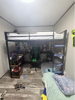 Cama matrimonial (full) con escritorio