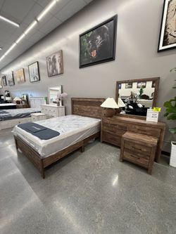 4 PC QUEEN  BEDROOM SET