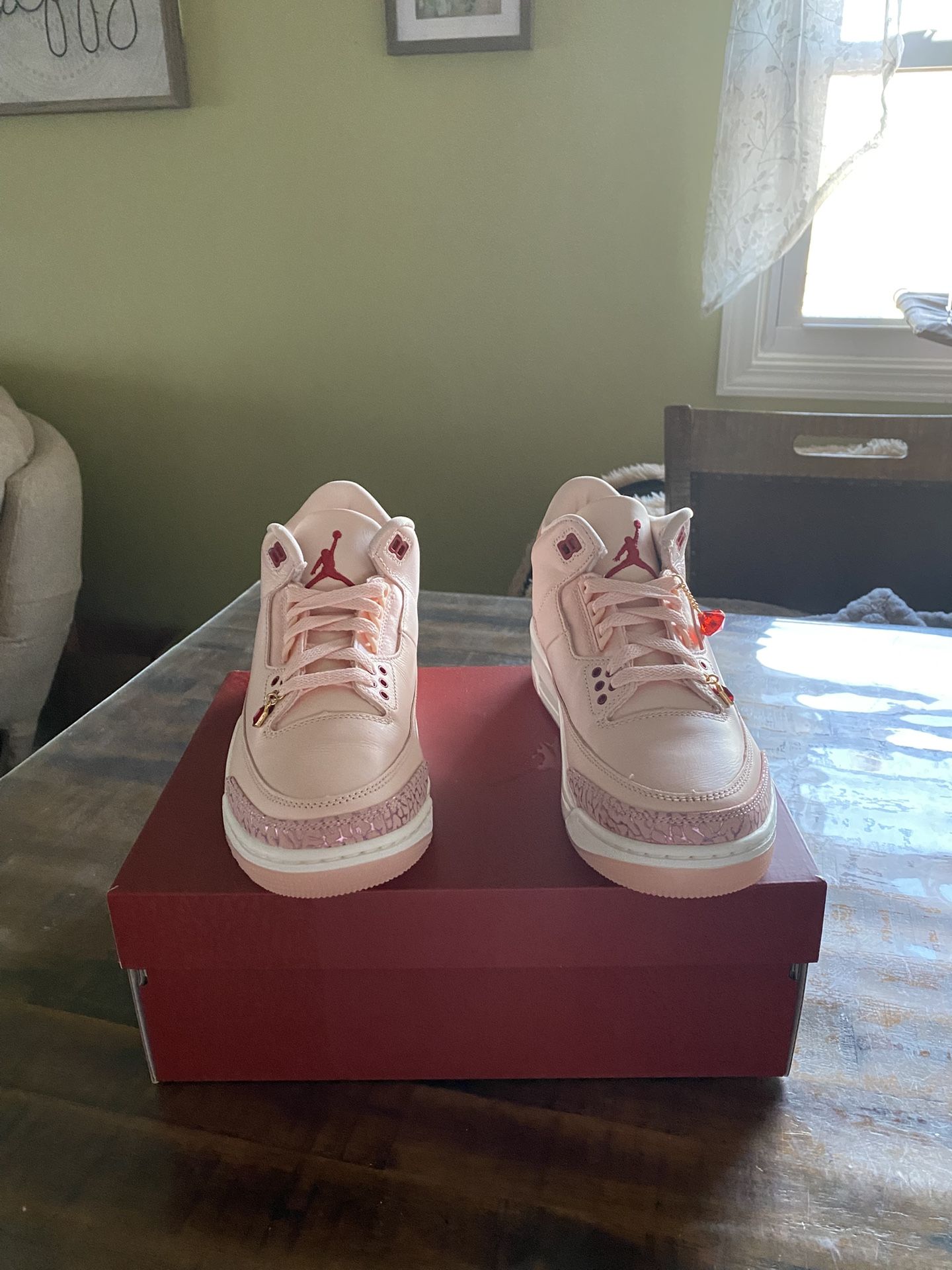 AIR JORDAN 3 TREAT YOUR SELF ( VALENTINES DAY) WOMANS SIZE 8