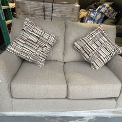 💥DISCOUNTED PRICE💥 $199💥 COUCH BEIGE With Details Display ‼️
