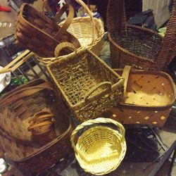 Basket's Assorted Sizes 8 Variety Of Different Colors And Sizes ...Some Vintage ... ALL For 40.00 ...Pick Up ONLY 