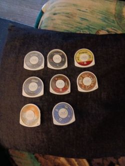 8 PSP UMD games