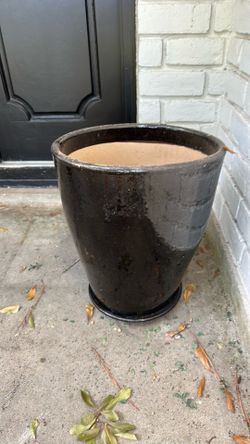 Ceramic flower pots & bases (2)