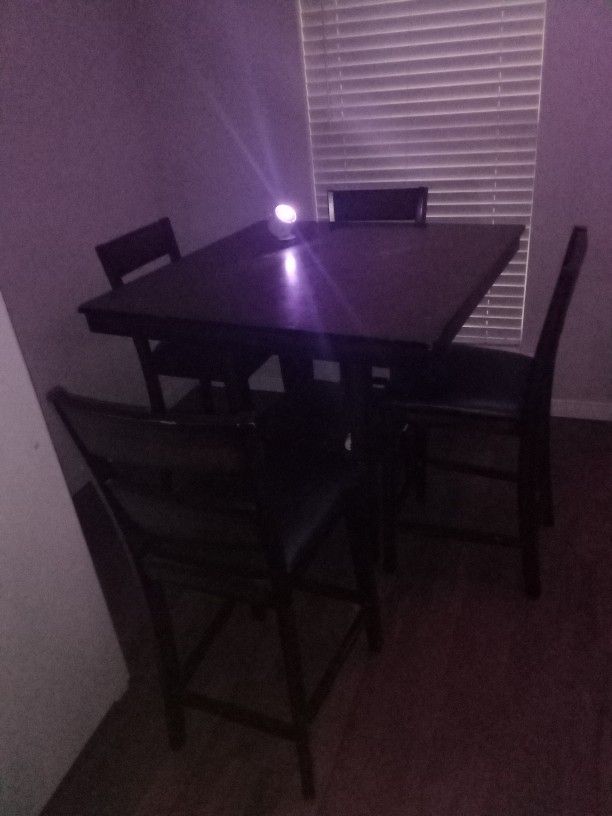 4 Chairs And Table Set