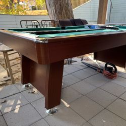 Medium Billiard Table Complete Set. 