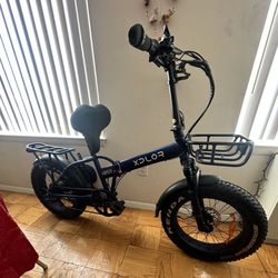 E-Bike Fat Tire & Foldable. Includes Multiple Attachments 