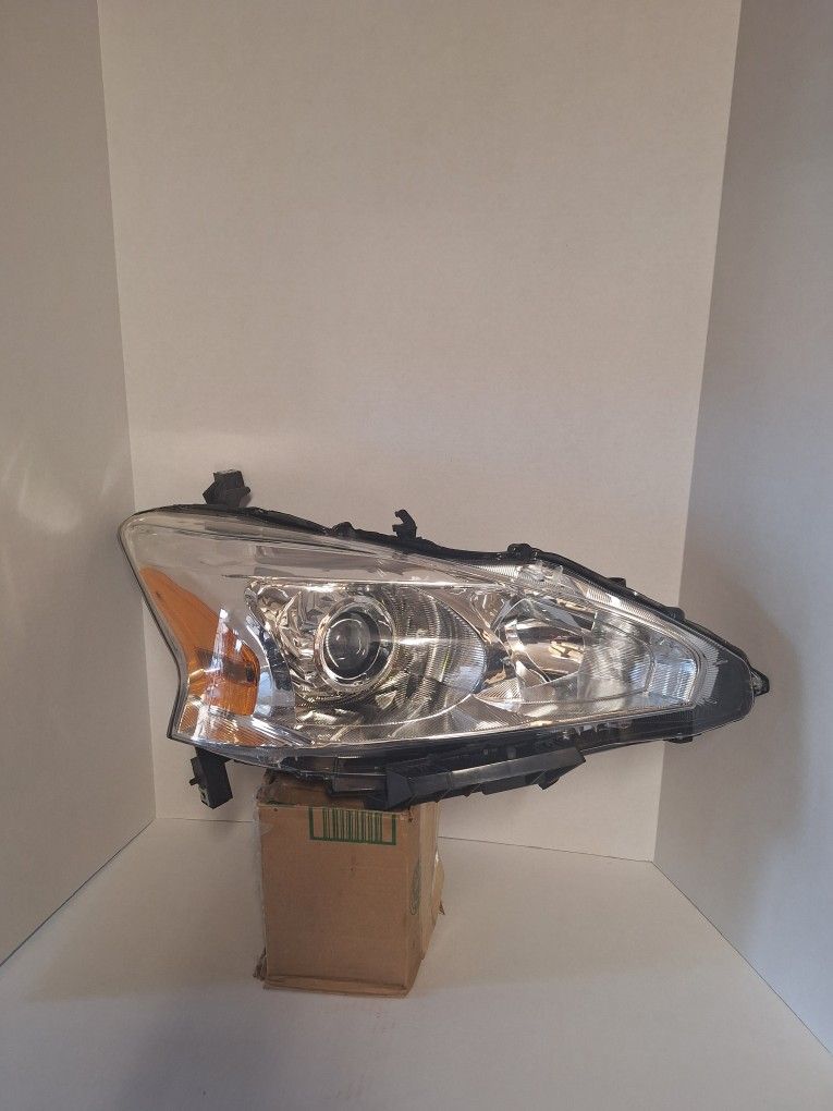 Nissan Altima 2013/2015 RH Headlight