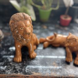 Ceramic Lions Decor 