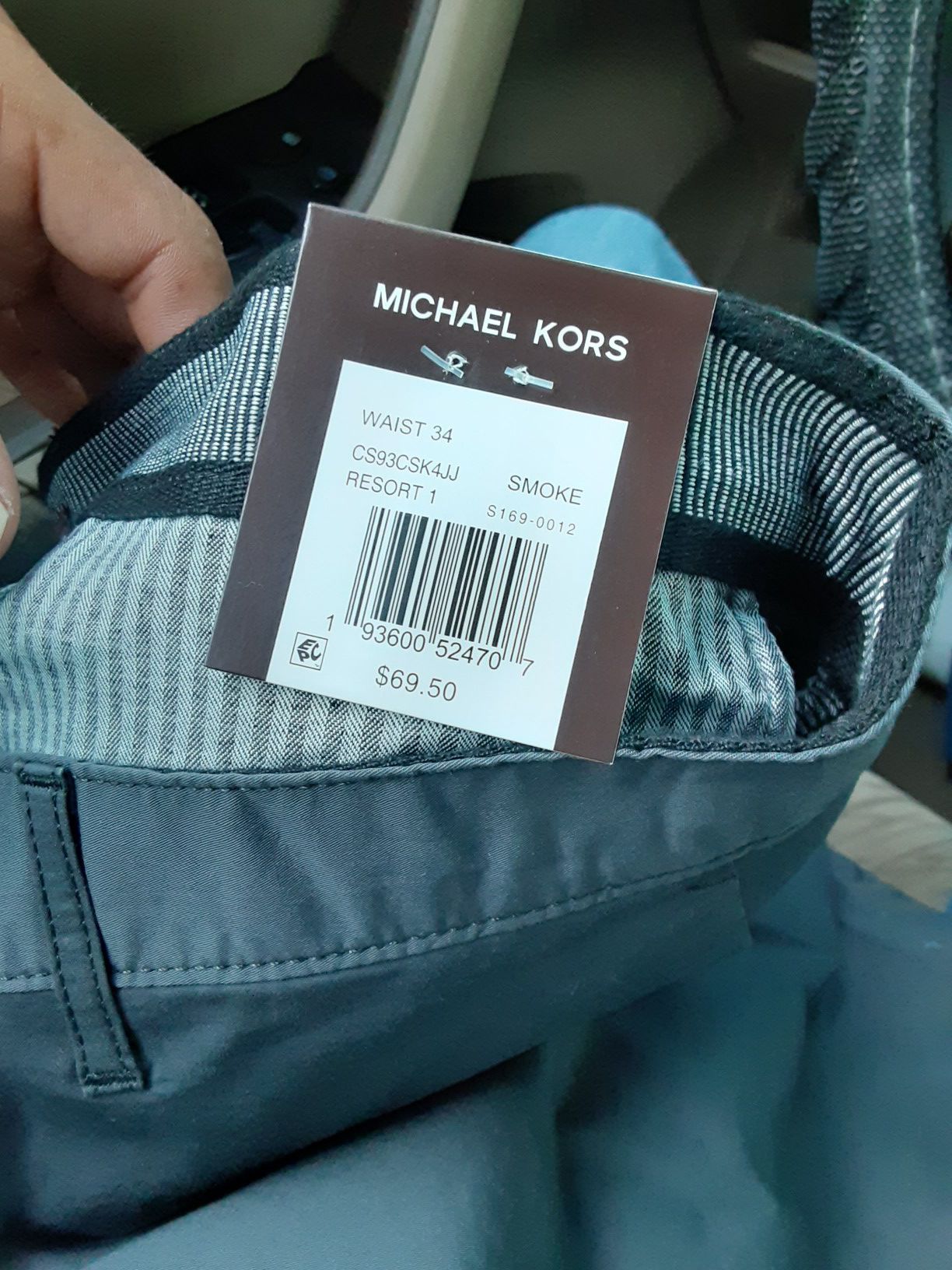 Estoy vendiendo un short talla 34 es MICHAEL KORS esta nuevo