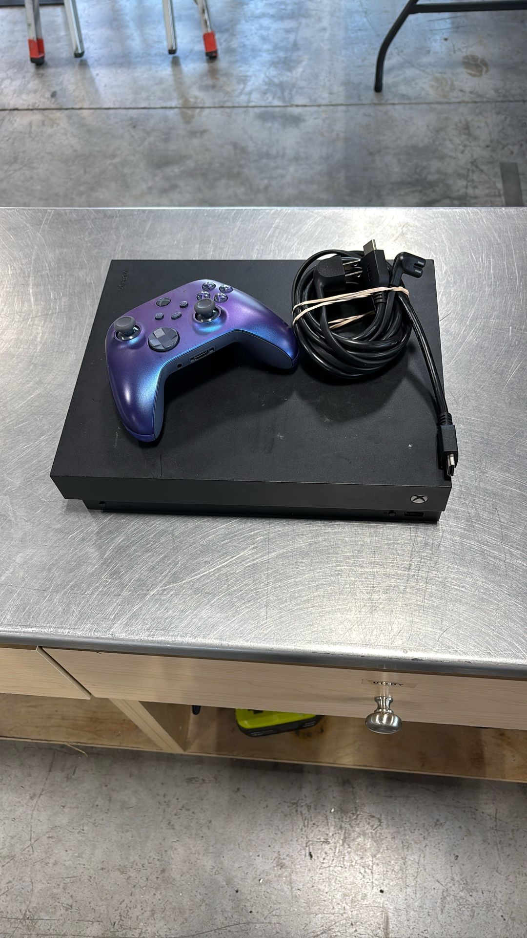 Xbox One X Used W/Wires 