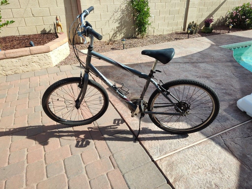26 Inch Trek Navigator 50 City Bike