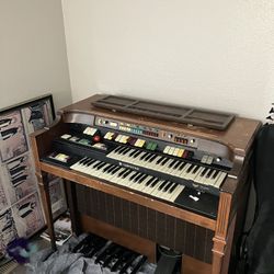 Hammond Organ 