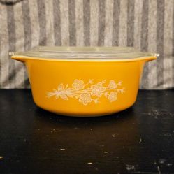 Vintage Pyrex Lidded Cassarole Dish #472-B