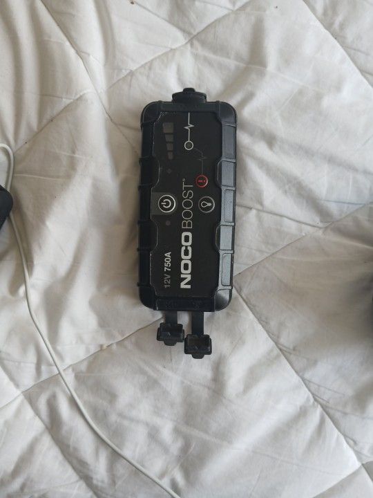 NOCO BOOST PORTABLE CHARGER (ONLY USED ONCE)