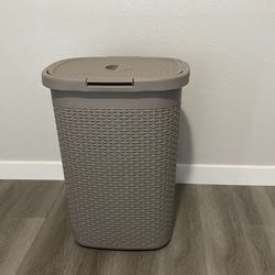 Mind Reader Slim Laundry Hamper with Lid, 60L Tall Clothes Basket, Narrow Tapered Design for Bathrooms, Closets and Laundry Rooms, Plastic, Tan