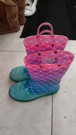 Rain boots sz 11/12 light