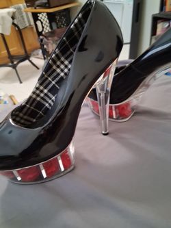 STILETTOS BLACK PATENT LEATHER ROSES 6"