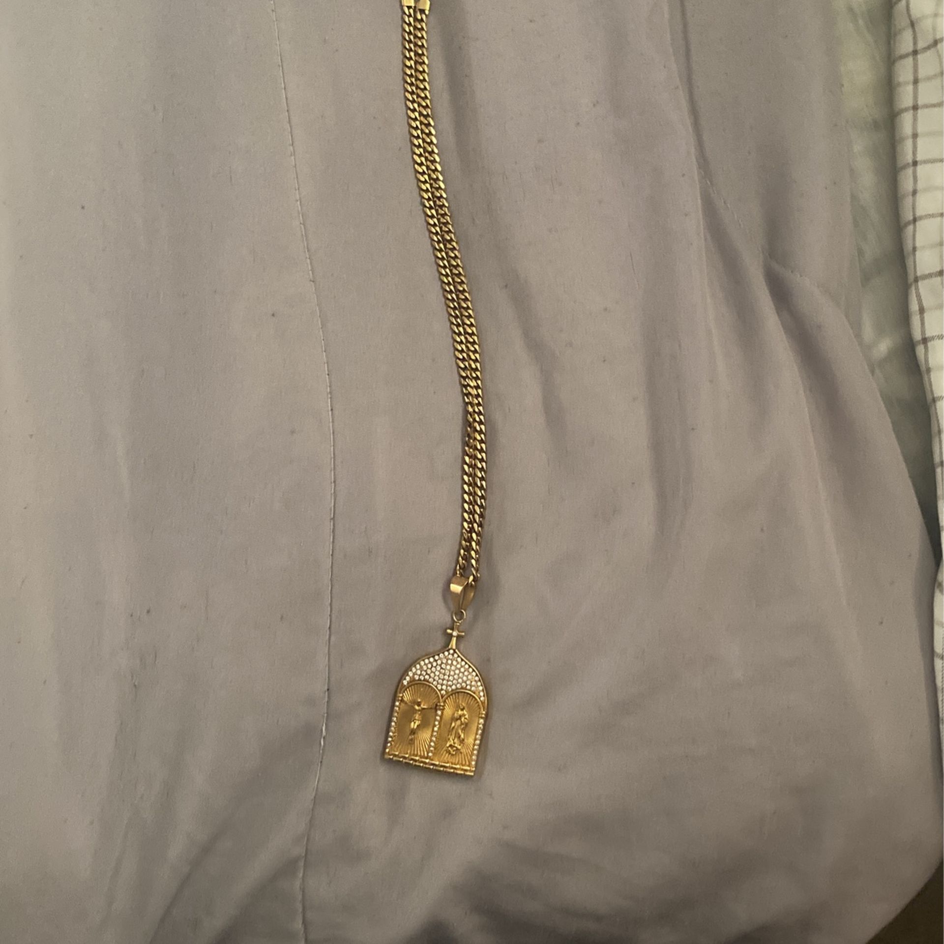 Gold Cuban Chain w/ Pendant