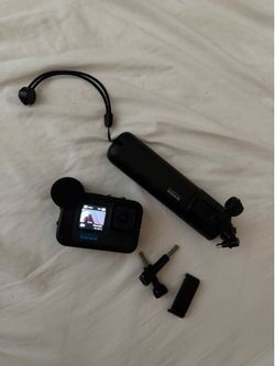 Go pro 11 with portable battery charger/mount