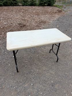 Folding Table – Heavy Duty Plastic Top & Metal Legs