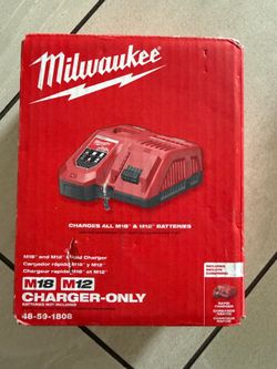 Rapid charger milwaukee brand new