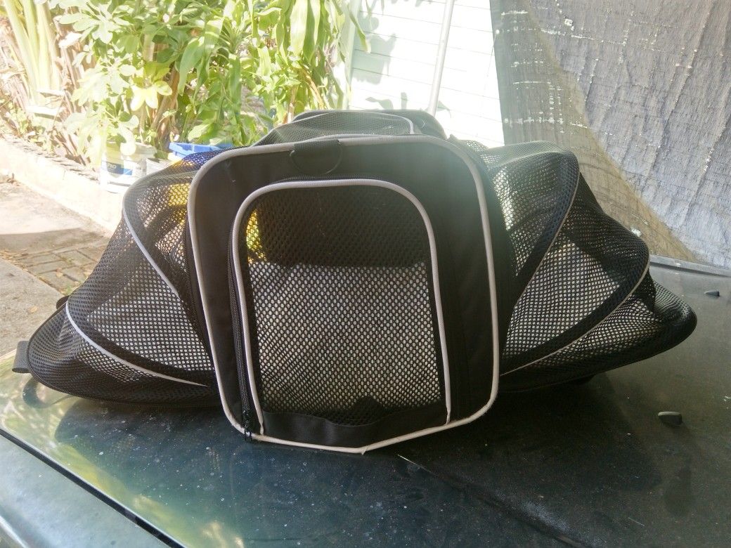 EXPANDABLE CAT CARRIER