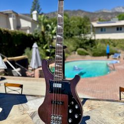 R Style Bass Guitar