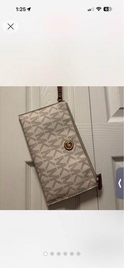 Michael Kors Wristlet Wallet