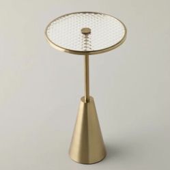 🔥 Modern Gold Accent Side Table – NEW – $60 (Retail $90+) 🔥