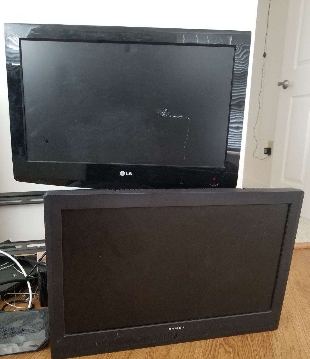 LG 32" and Dynex flat screen tv for regular or computer use