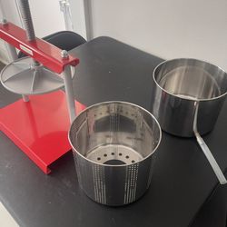 Squeeze Master Juicer