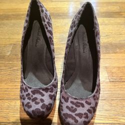 Michael Antonio Anderson Gray Leopard Print Platform Wedge Pumps Size 6