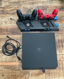 PS4 slim console