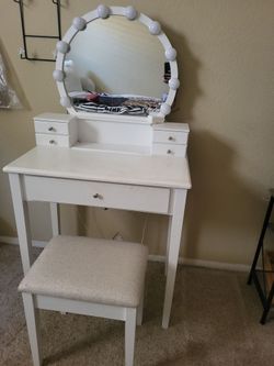 White light up vanity & bench