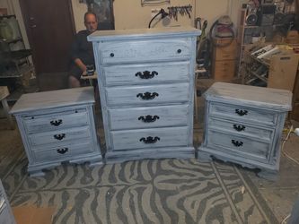 Chest set with 2 nightstands and queenbed
