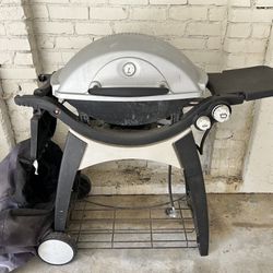 Weber BBQ Grill w/Tank & Cover