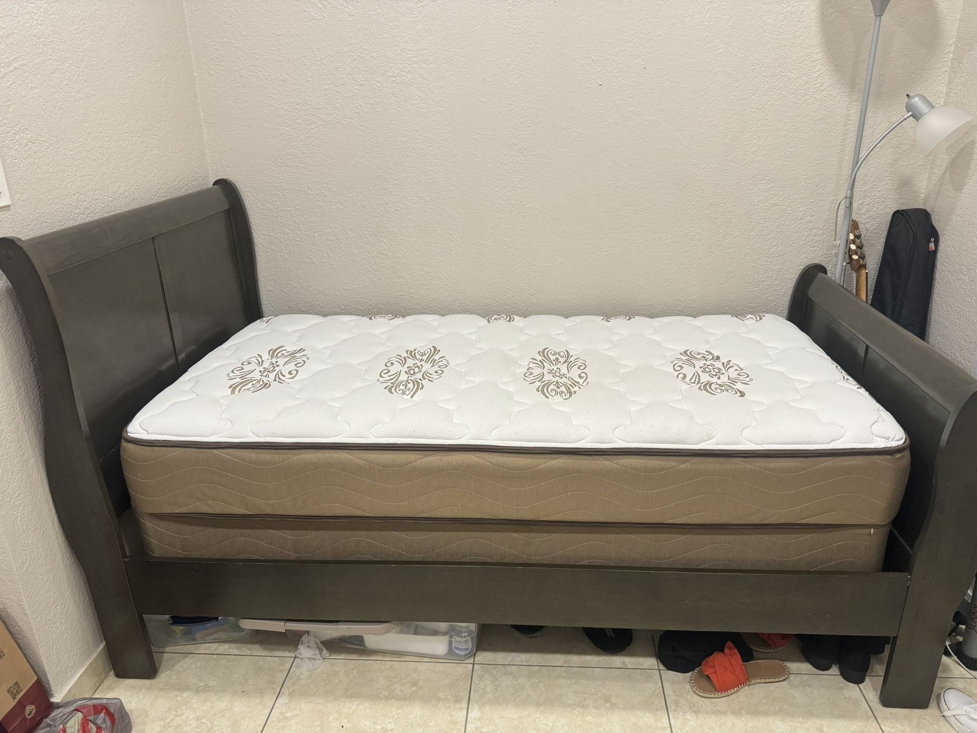 Twin Bed Mattress & Bo springs