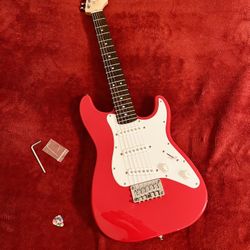 (Sell Fast) Squier Mini Stratocaster 🎸 w/ Extras