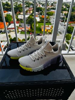 NEW Nike Free Metcon Training Shoes – Women’s Size 9