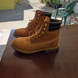 Timberland womens 8.5 waterproof boots