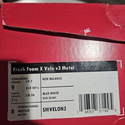 Womens Size 9  Cleats