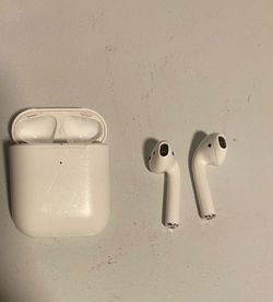 Apple AirPods with Charging Case