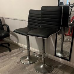 2 Stools/Chairs
